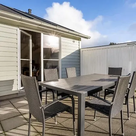 Stunning 6 Person Summerhouse *