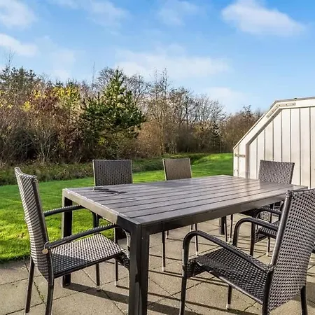 Stunning 6 Person Summerhouse Apartment