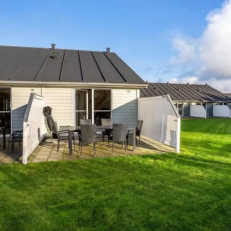 Stunning 6 Person Summerhouse Kragelund