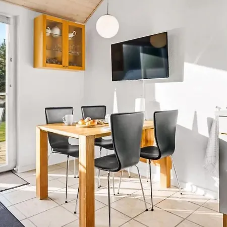 Stunning 6 Person Summerhouse *